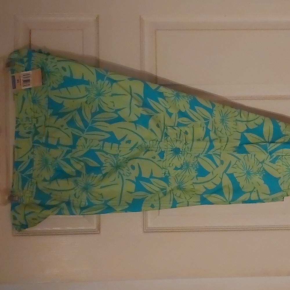 Dockers Jungle Print Lime Green and Blue Capri Size 14